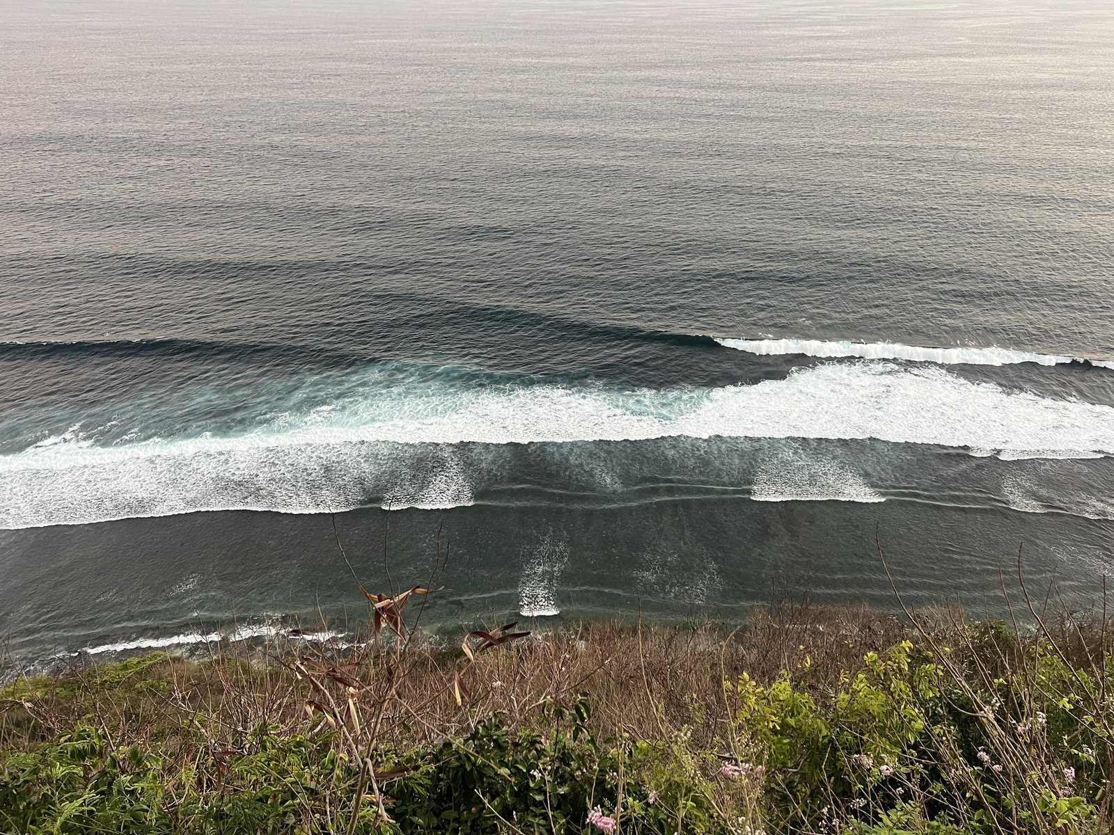 The cliffside view of Uluwatu's waves 