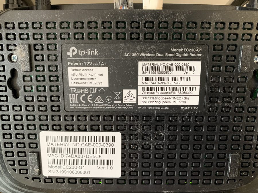 自分で用意したルーター。ネット環境は自分で整えることになります